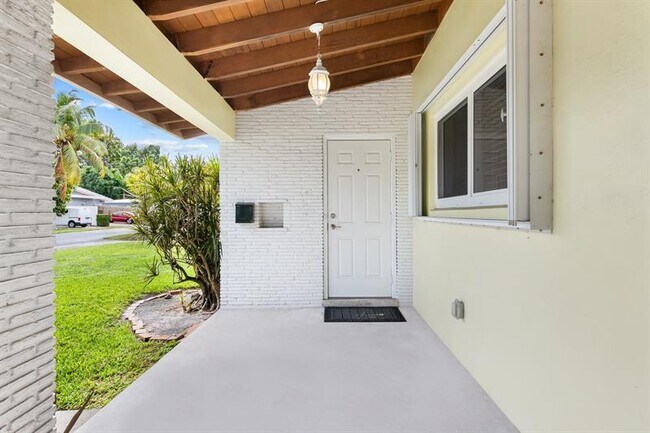 Building Photo - 1209 NE 18th Ave