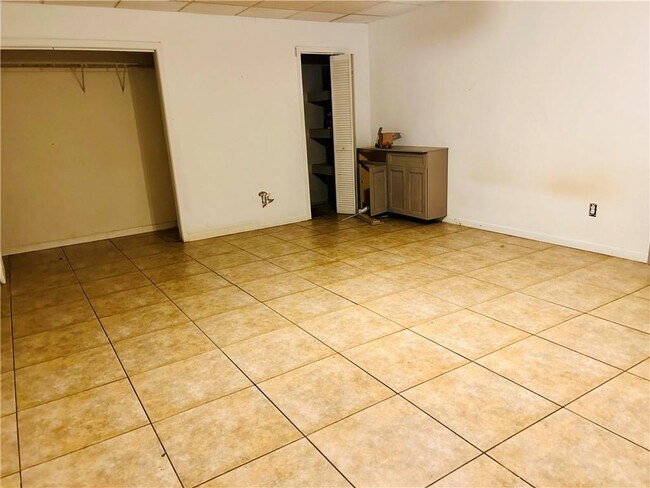 Building Photo - 2580 Binghampton Ln