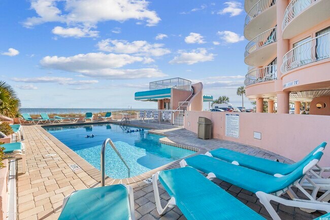 Building Photo - 202 70th Ave N