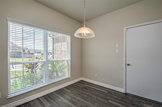 Building Photo - 17822 Aveleigh Ln