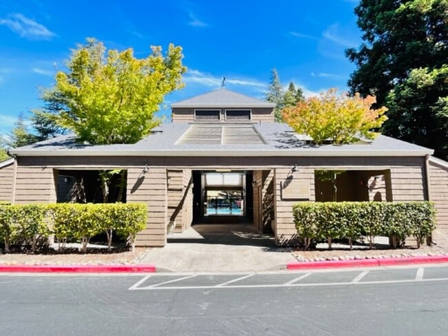 Building Photo - Beautiful, Lower-Level 2BD/2BA, Corner Con...