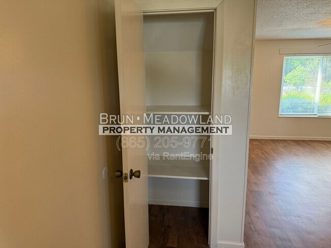 Building Photo - 1811 Meadowland Ln