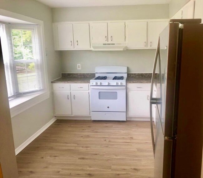 Building Photo - 3 Bedroom 2.5 Bath Unit Townhouse Frederic...