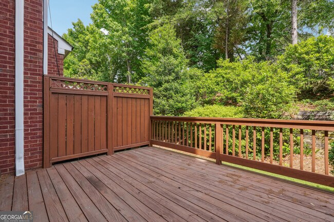 Building Photo - 2315 English Ivy Ct