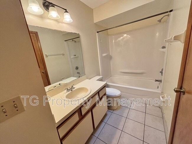 Building Photo - 703 Trekker St