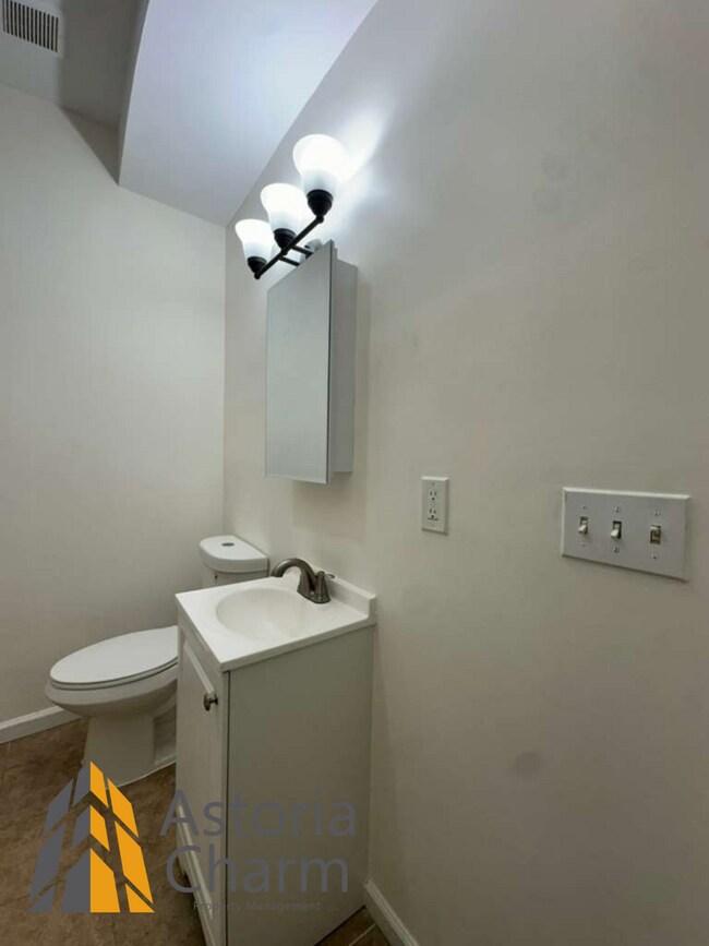 Building Photo - 3 Bedroom Plus Two Dens with Finished Basement on Harford Road