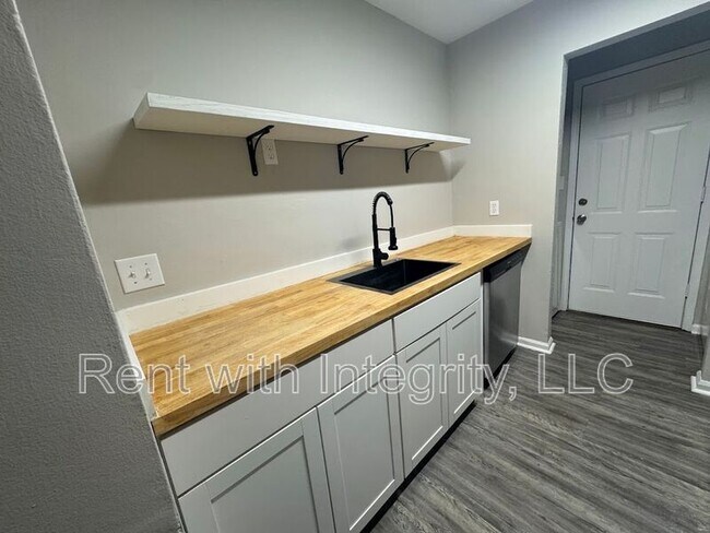 Building Photo - 1445 Willow Bend Way