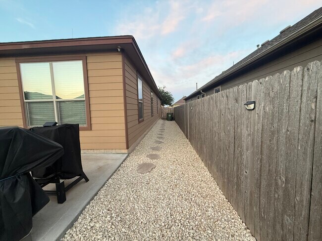 Building Photo - 6136 Mantalcino Dr