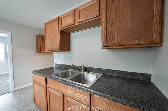 Building Photo - "Charming 3-Bed Home in Indianapolis – Coz...