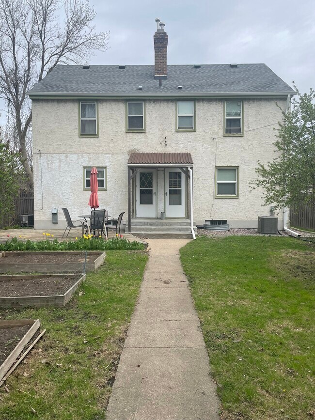 Building Photo - 2152 St Anthony Ave