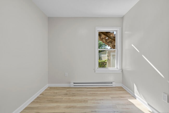 Building Photo - 243 N Main St