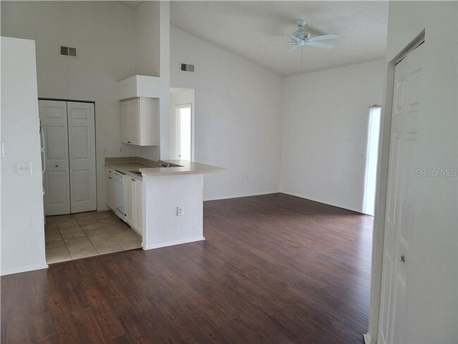 Building Photo - The Gables at Lakeside 2/2