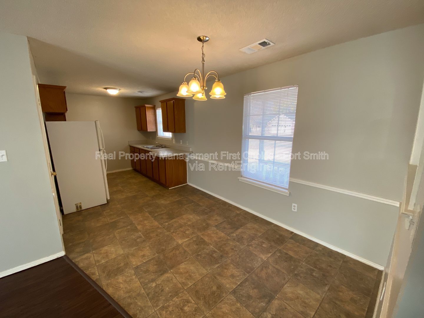 Building Photo - 1911 Whippoorwill Dr