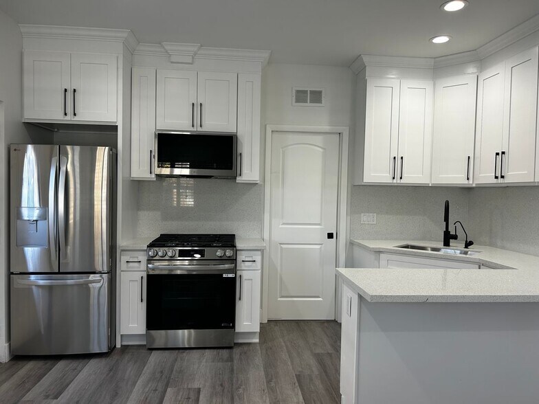 Building Photo - 3838 Balmont St