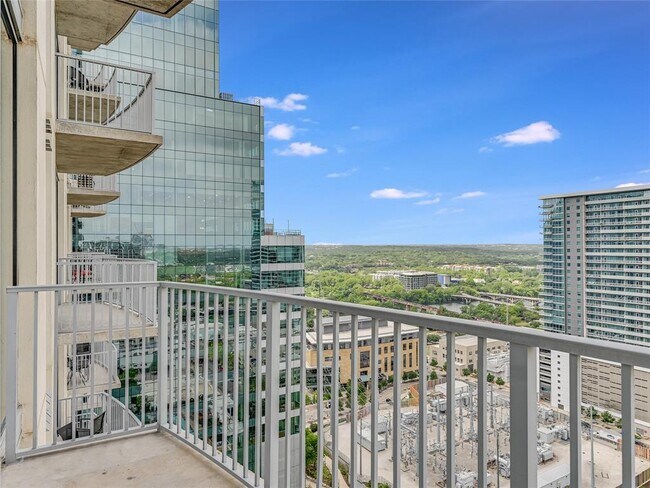 Building Photo - 360 Nueces St