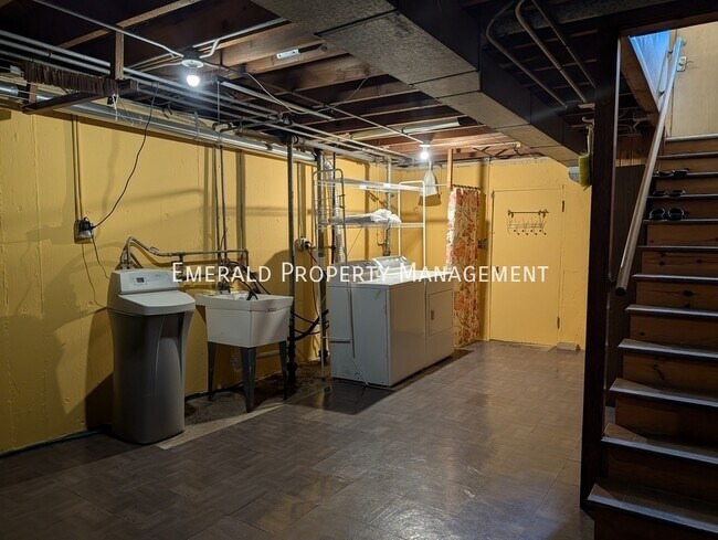 Building Photo - 127 Hilton Ave