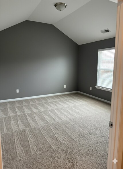 Building Photo - 1154 Paramount Dr