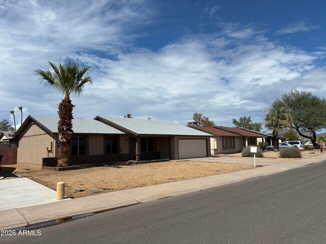 Building Photo - 602 W Wickieup Ln