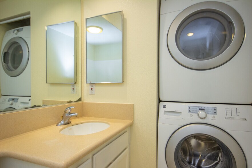 Building Photo - 2218 River Run Dr