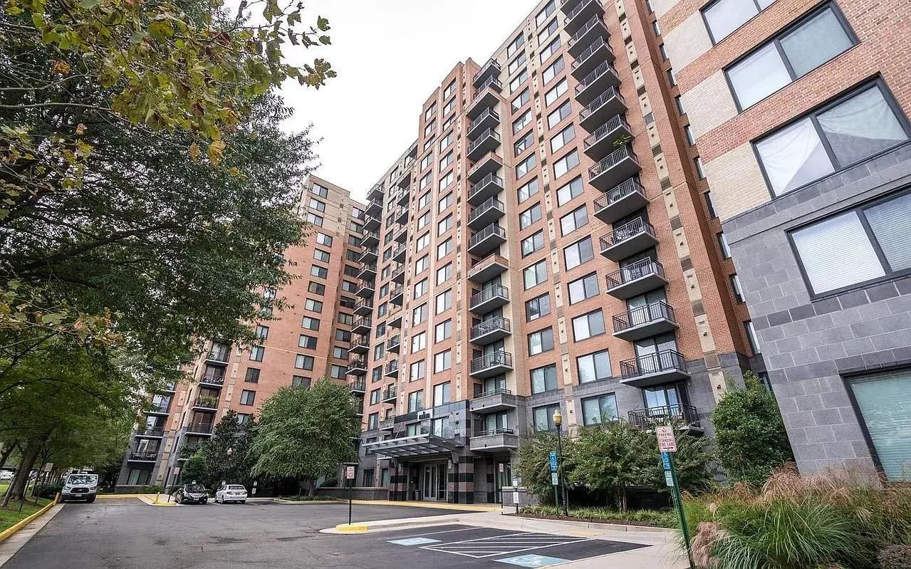 Building Photo - 2451 Midtown Ave