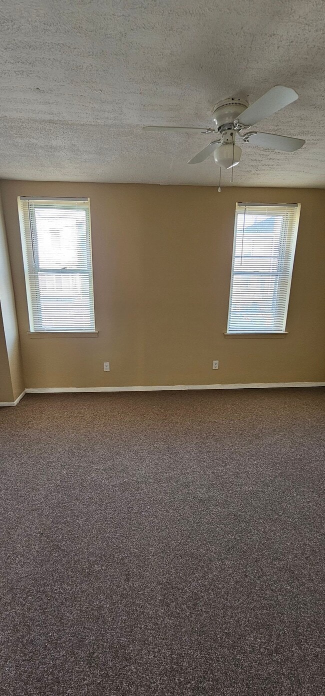 Building Photo - 2704 Lauretta Ave