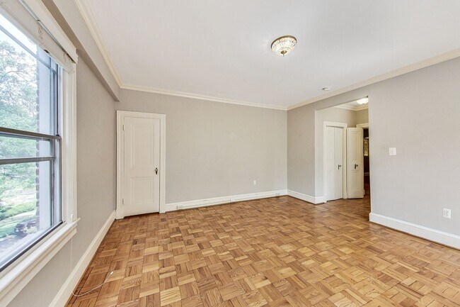 Building Photo - Elegant 2 Bedroom/ 2 Bath Unit in Westchester Cooperative - All Utilities Included!