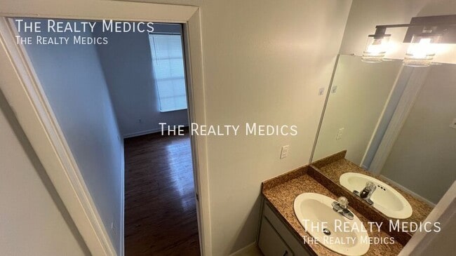 Building Photo - 1984 Agora Cir SE