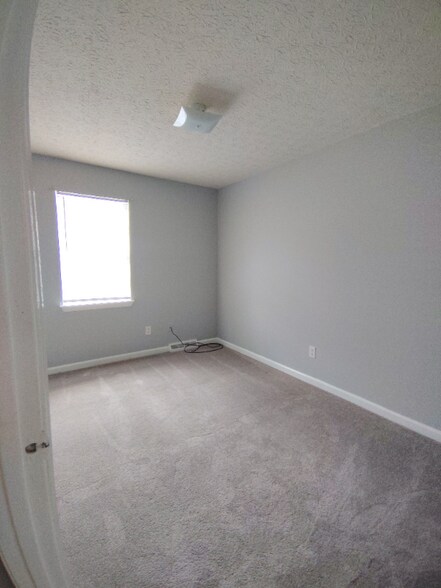 Building Photo - 65 Duiguid Dr