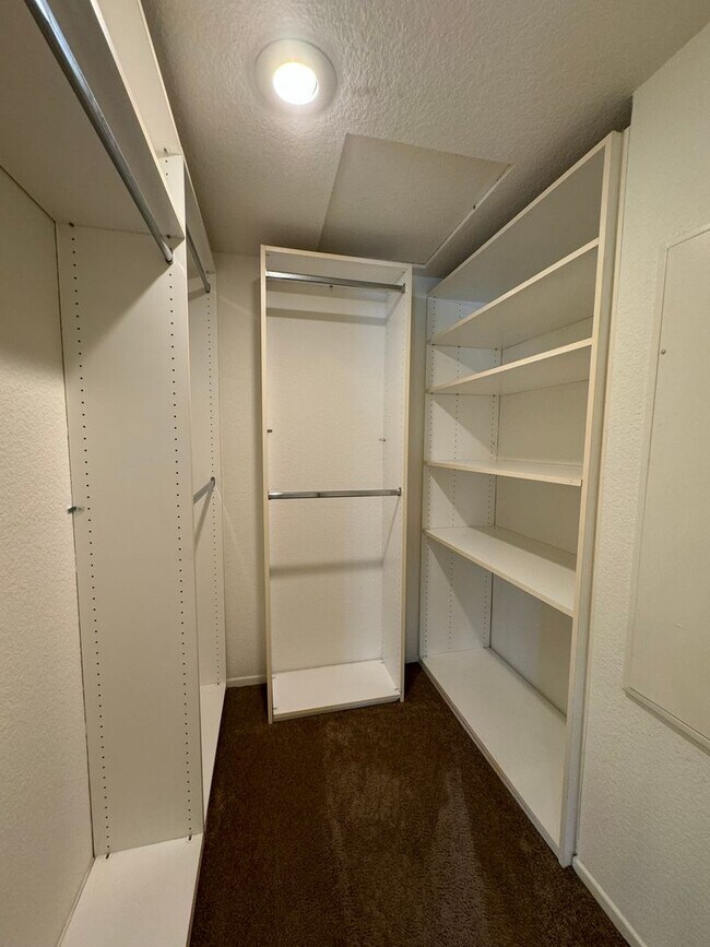 Building Photo - 1 Bed Condo with Garage & Balcony in Orange