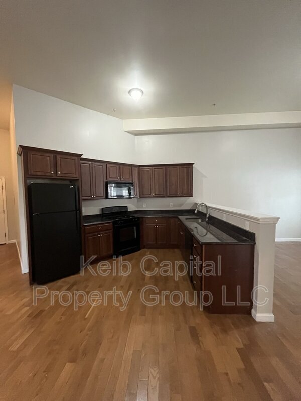 Primary Photo - 130 Warren St