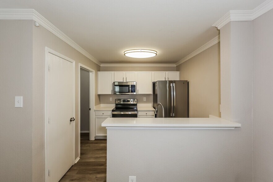 Building Photo - 1016 Matamoros Plaza