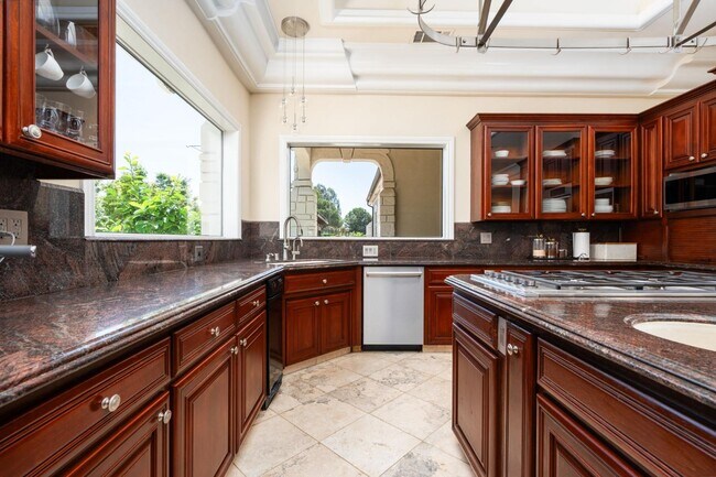 Building Photo - 14215 Killarney Dr