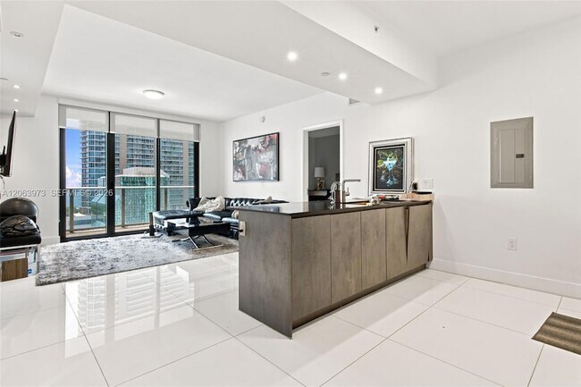 Building Photo - 1010 Brickell Ave