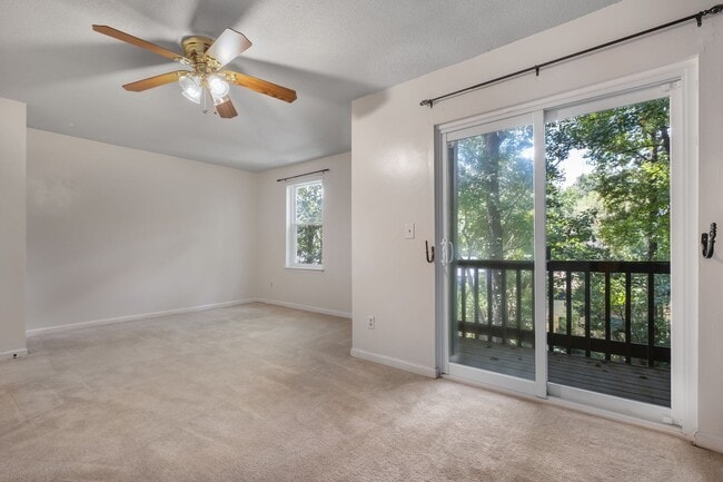 Building Photo - Townhome with Garage Near the Parkway