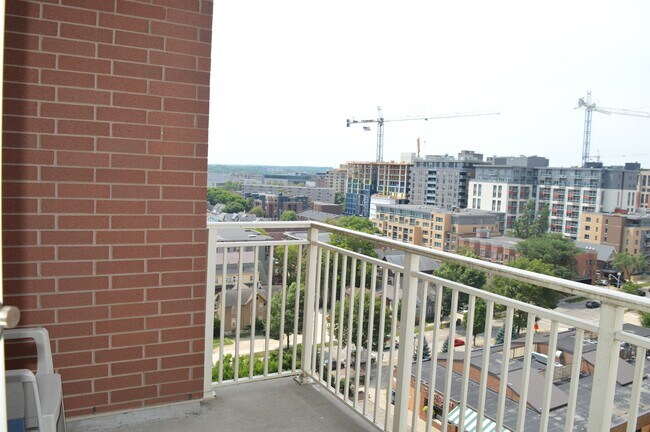 Building Photo - 333 W Mifflin St