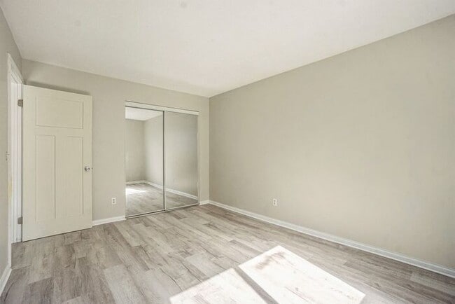 Building Photo - Charming, fully remodeled 2-Bed/1-Bath Par...