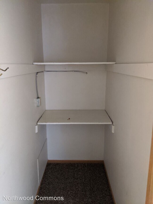 Building Photo - 1350 N Broadway Dr