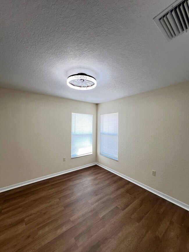 Building Photo - Your 3BD/2BA Peaceful Retreat in the Heart of Ocala!