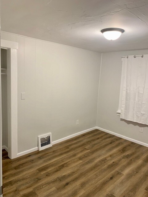 Building Photo - 824 Center St