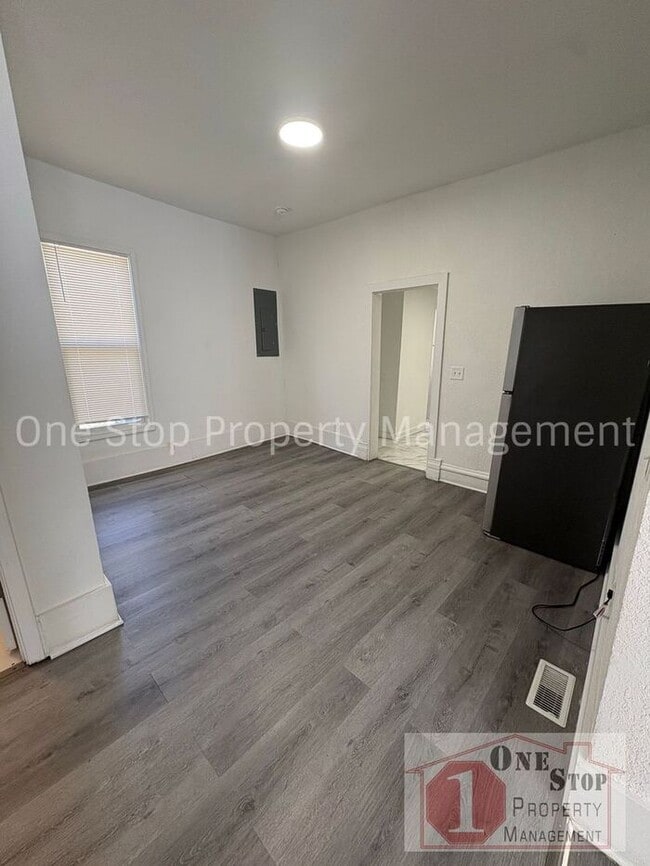 Building Photo - Gorgeous 4 Bedroom, 2 Bath in Independence!