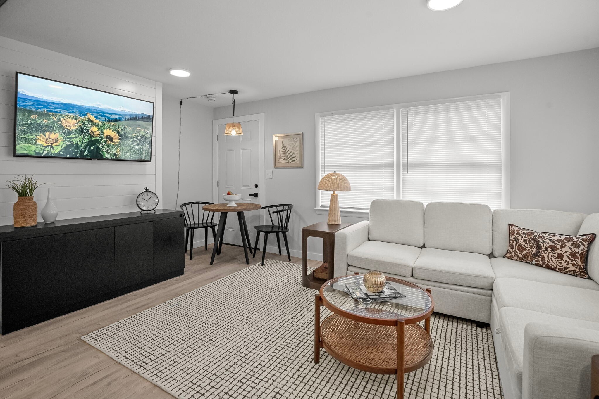 Building Photo - 149 E Main St