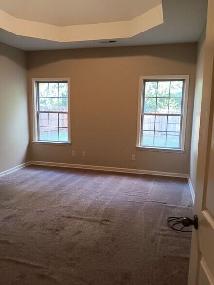 Master bedroom - 1007 Meriweather Dr