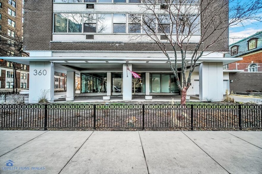 Building Entrance - 360 W Wellington Ave