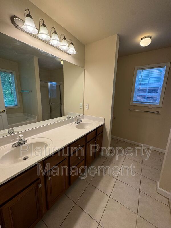 Building Photo - 3225 Landingview Ct