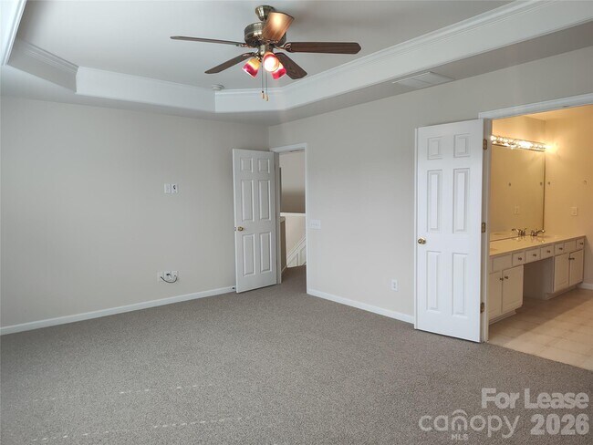 Building Photo - 10804 Fountaingrove Dr