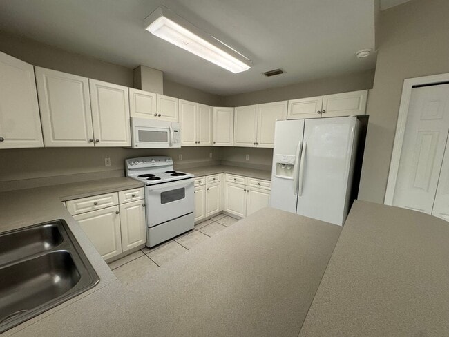 Building Photo - Nice 4/3 in Weatherly!