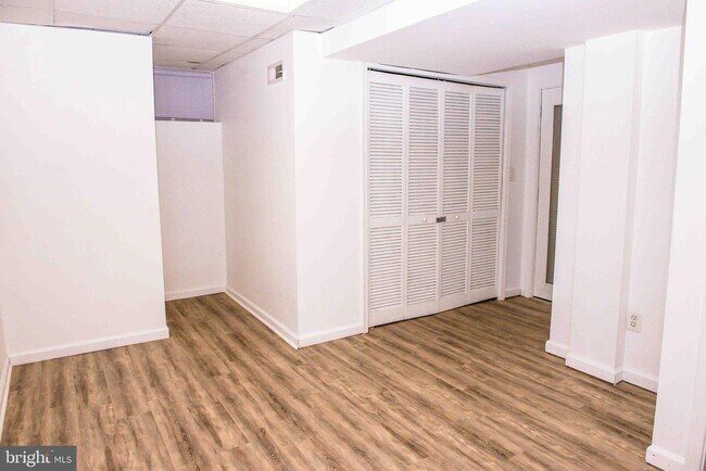 Building Photo - 521 Warren Rd