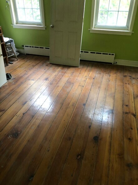 Hardwood floors - 726 N Bodine St