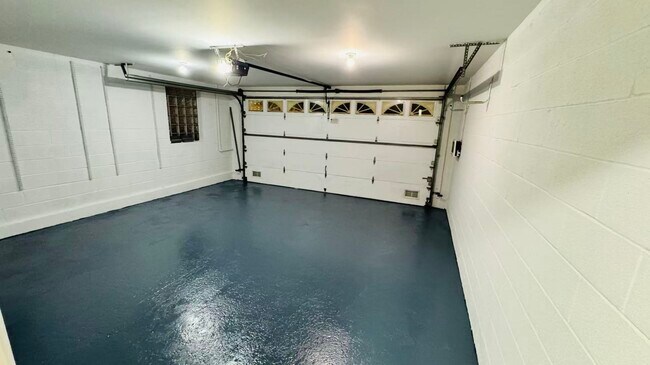 Building Photo - 356 W 31st St