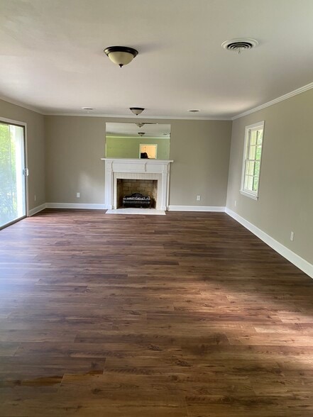 Building Photo - 844 Pierce Ave